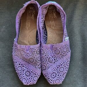TOMS Women's Lavender Crochet Flats